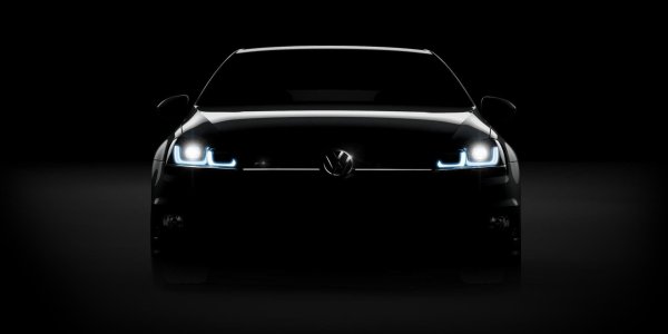 Авто на темном фоне