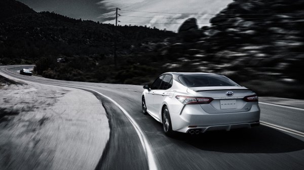 Toyota Camry белая 4k