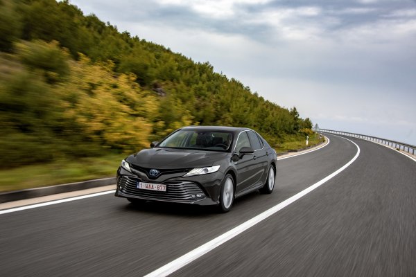 Toyota Camry Hybrid 2019