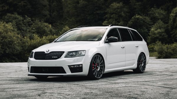 Skoda Octavia RS 2018 белая
