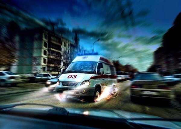 Скорая едет