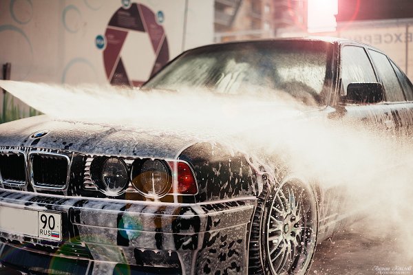 Красивая машина в пене