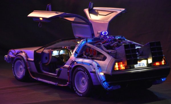DELOREAN DMC-12 машина времени