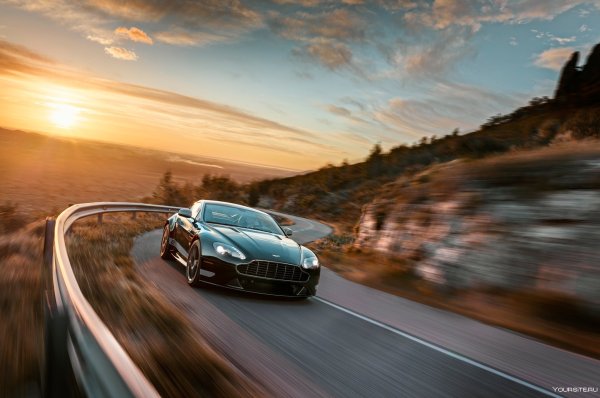 Машина в движении