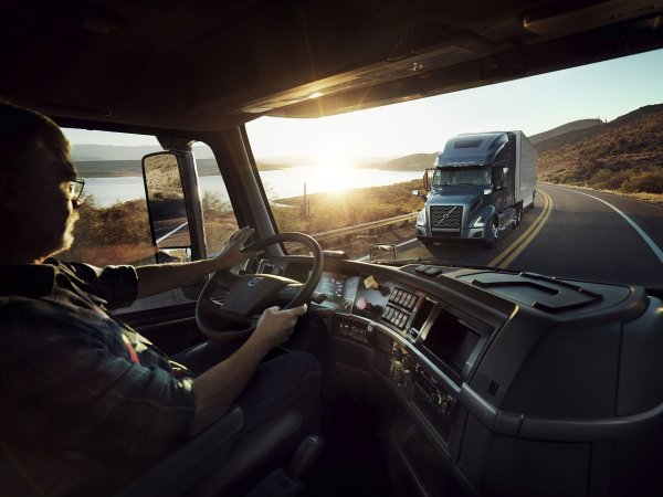 Volvo VNL 2020 салон