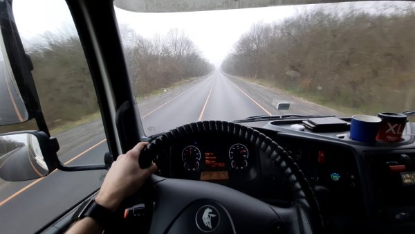 За рулем фуры