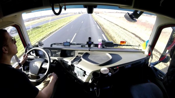 Тягач Вольво вид из кабины