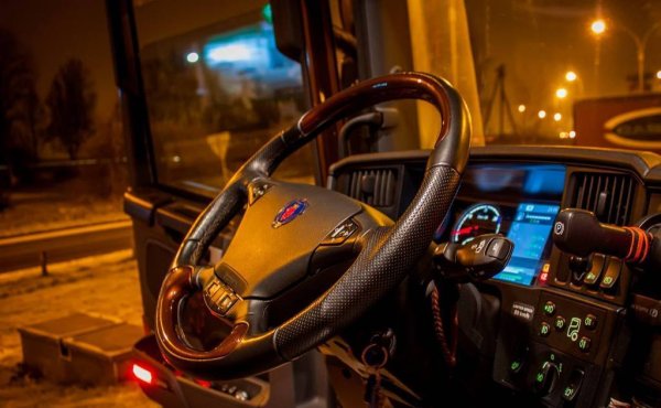 Скания - салон кабины дальнобойщика.