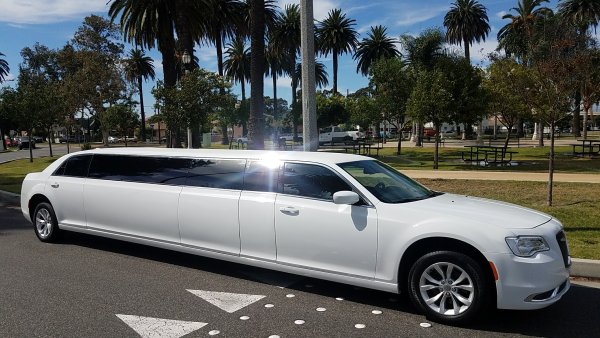 Chrysler Limousine 2021
