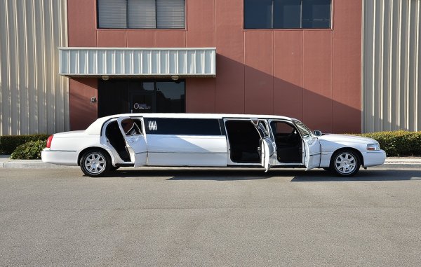 Лимузин Линкольн Таун 2020
