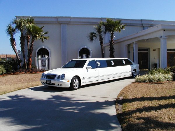 Мерседес 210 лимузин