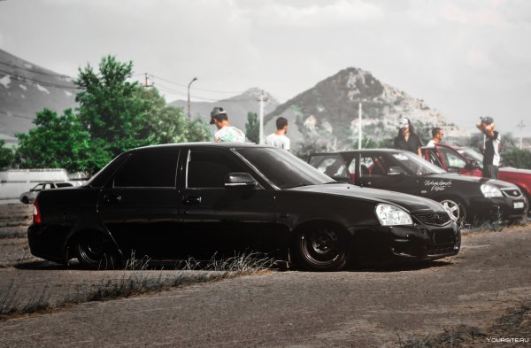 Приора чёрная тонированная заниженная