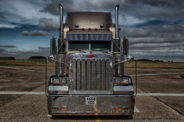 Грузовик Peterbilt 365
