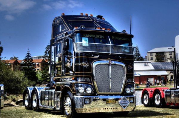 Тягач Кенворт большой