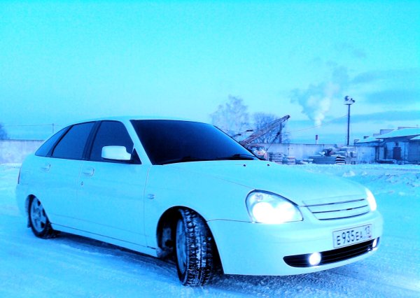 Лада Приора белая тонированная