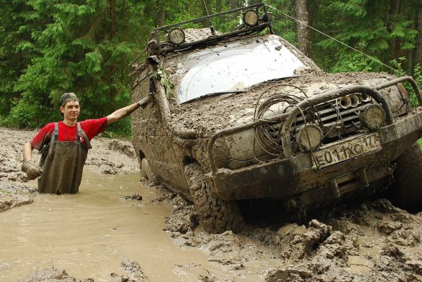 Машина в грязи