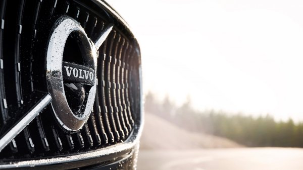 Volvo logo 4k