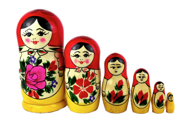 Русская Матрешка на белом фоне