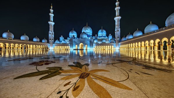 Мечеть шейха Зайда минареты