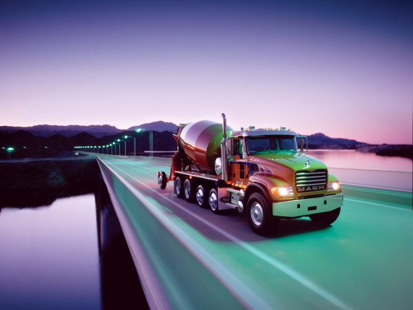 Тягач Mack 1024x768