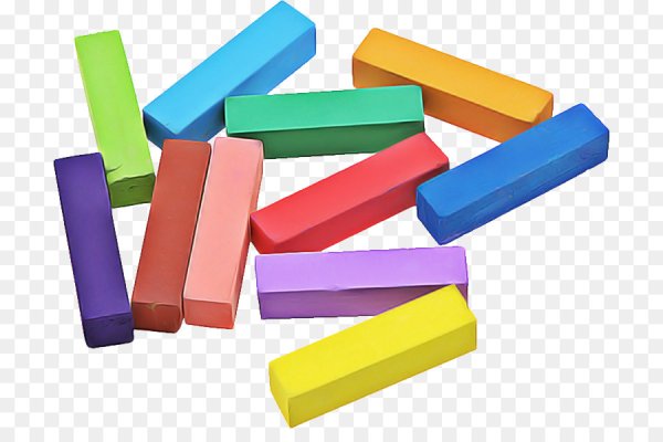 Цветные мелки на белом фоне