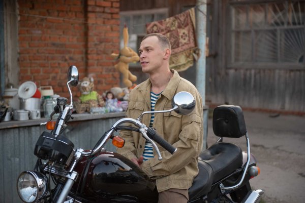 Мир Дружба жвачка сериал Юрий Борисов