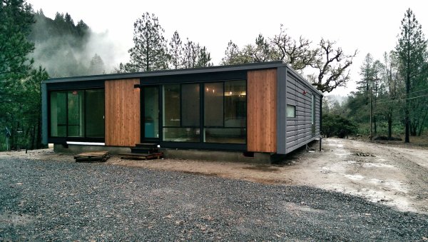 Grillagh Water House, Патрик Брэдли