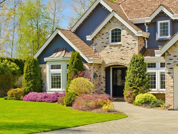 Американская домик с лужайкой