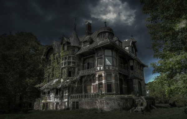 Страшный заброшенный дом