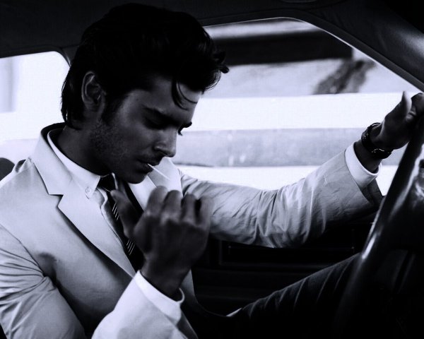 Парень в машине