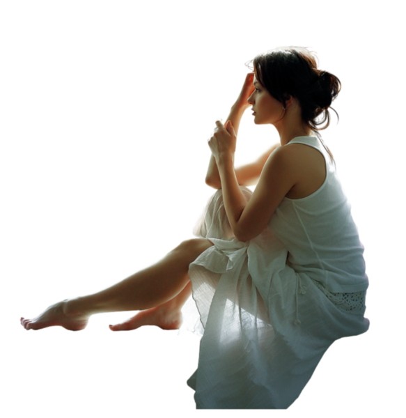 Девушка сидит