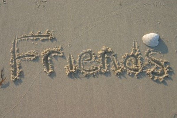 Друзья надпись