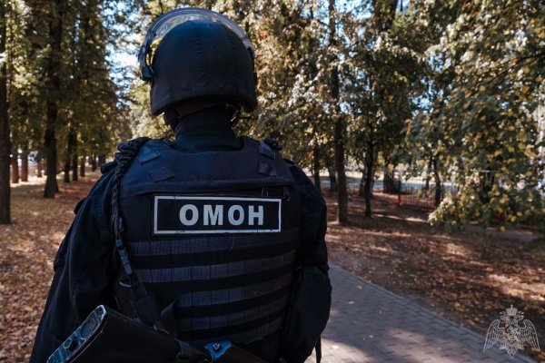 ОМОНОВЕЦ со спины