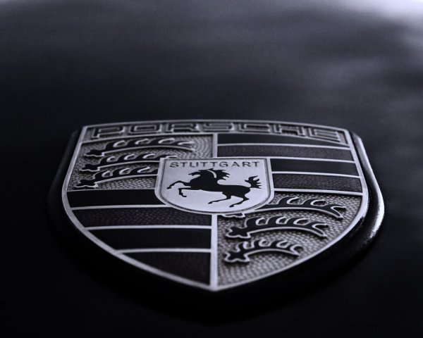 Порше Кайен значок