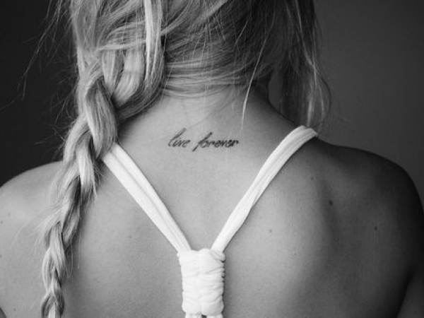 Тату на шее сзади у девушек