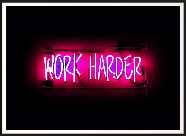 Неоновая надпись действуй