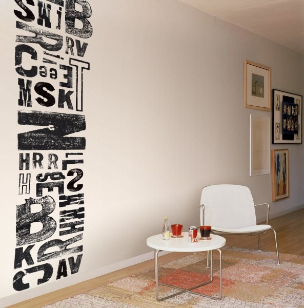 Трафаретные надписи на стенах