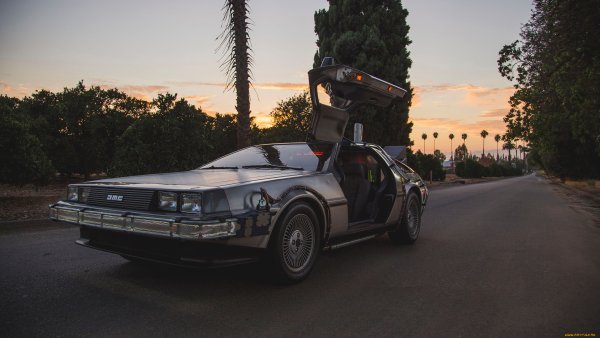 DELOREAN DMC-12 машина времени