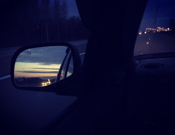 Вид из окна ночью из машины