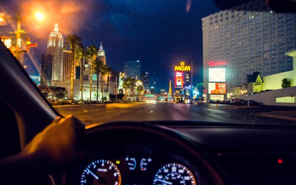 Вид из машины ночью