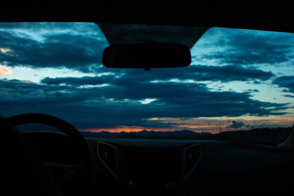 Ночной вид из окна машины