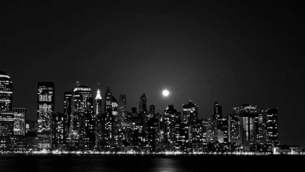 Черно белый город