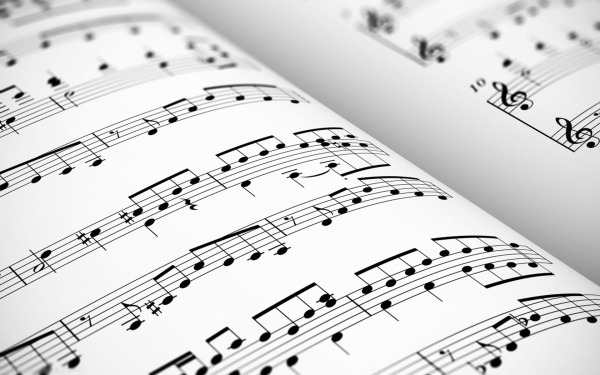 Изображение музыкальных нот на бумаге
