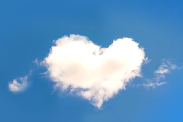 Облако в виде сердечка на прозрачном фоне