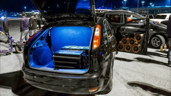 Машина с автозвуком