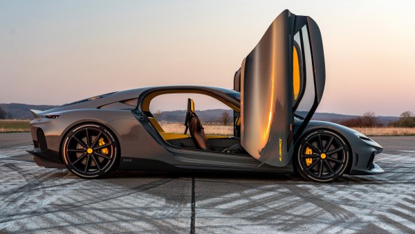 Гиперкар Koenigsegg 2020
