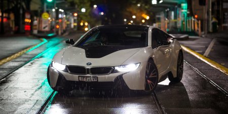 BMW i8 ночью