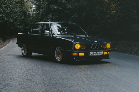 БМВ акула 2000