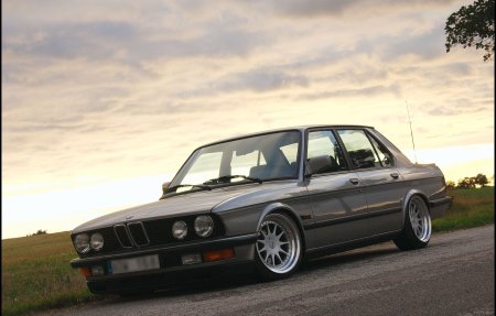 BMW e28 зеленая