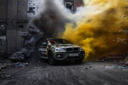 BMW 5м в дыму